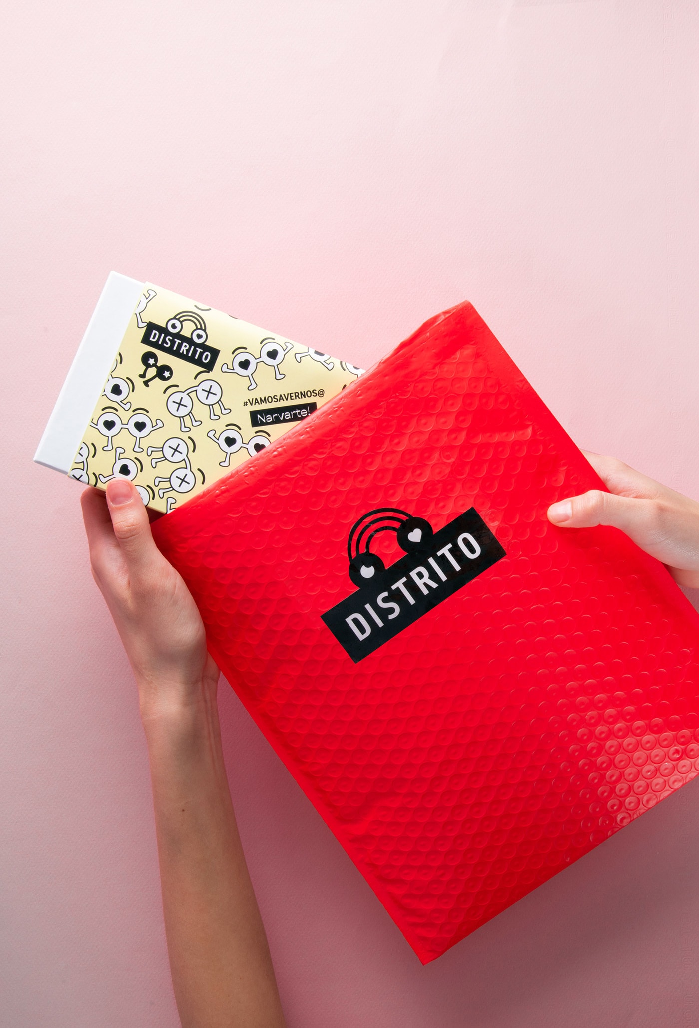Distrito 時尚眼鏡品牌包裝營銷案例，時尚品牌設計，品牌營銷案例，深圳品牌設計，左右格局