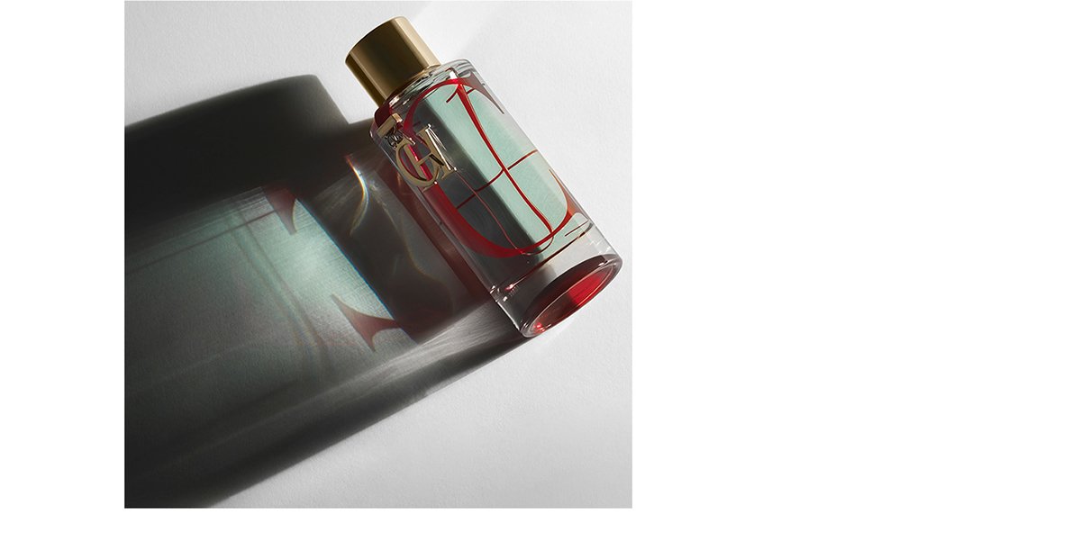 Carolina Herrera高端礦泉水品牌品牌設(shè)計(jì)欣賞，高端礦泉水品牌，礦泉水品牌設(shè)計(jì)，礦泉水品牌策劃，礦泉水品牌全案策劃，礦泉水品牌形象塑造，食品品牌設(shè)計(jì)，食品品牌策劃，深圳品牌設(shè)計(jì)，深圳品牌策劃，深圳品牌全案策劃，深圳品牌形象塑造，左右格局