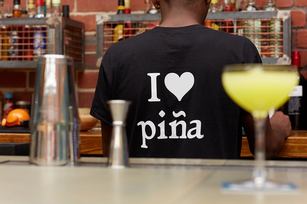 視覺識別在 piña 品牌設計的應用——酒吧與餐廳形象的融合，品牌設計，酒吧品牌設計，品牌形象設計，企業品牌營銷，深圳品牌策劃，深圳品牌設計，左右格局