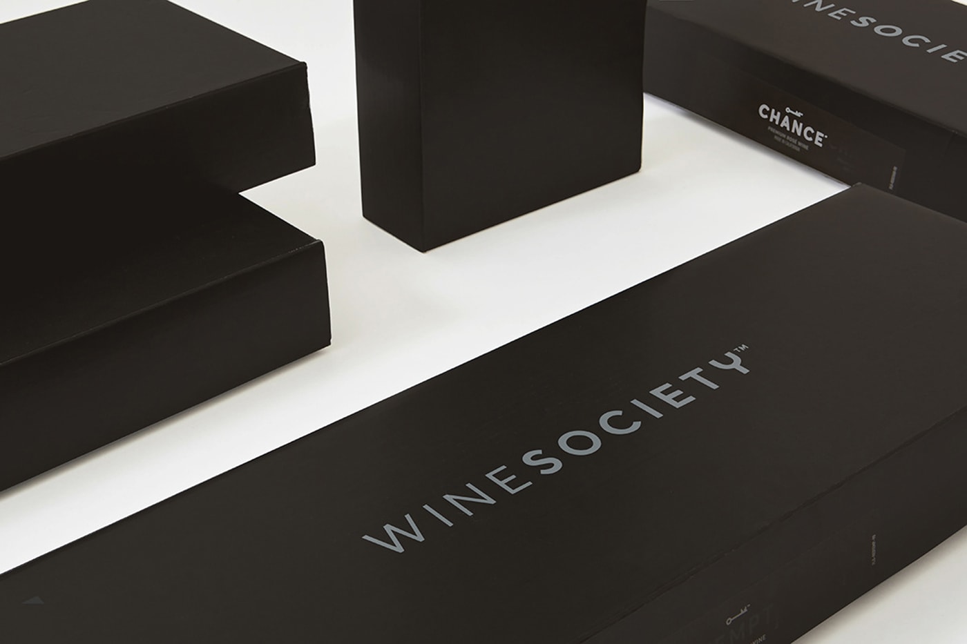 WineSociety優質葡萄酒品牌戰略定位和品牌策劃，餐飲品牌策劃，餐飲品牌設計，品牌設計公司，深圳品牌設計，左右格局