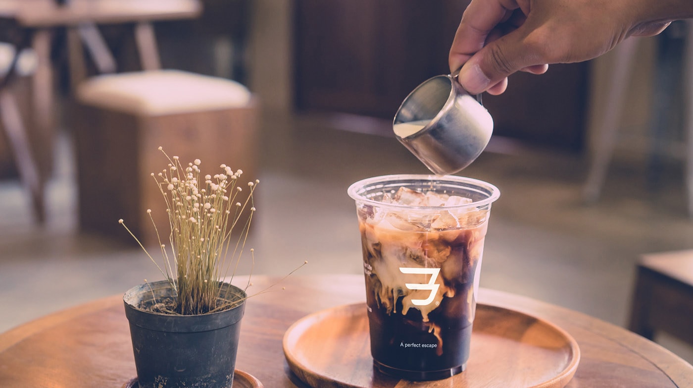 THIRRD 時尚咖啡店品牌設計——創意品牌定位策劃，時尚餐飲品牌設計，品牌定位策劃，深圳品牌設計，左右格局
